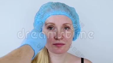面部整形或整容，整容，面部矫正.. 整形外科医生在整形手术前检查病人